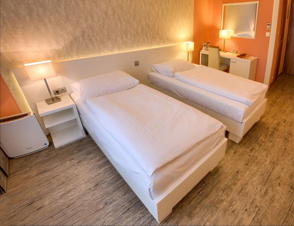 Avanti Hotel Brno Luaran gambar
