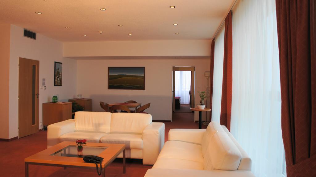 Avanti Hotel Brno Luaran gambar
