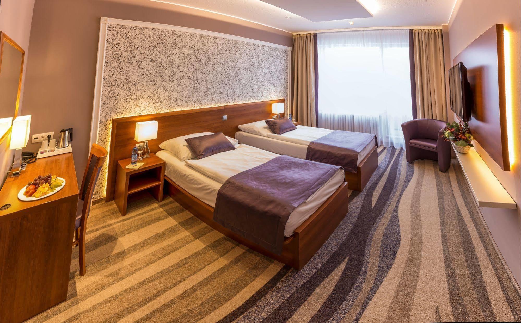 Avanti Hotel Brno Luaran gambar